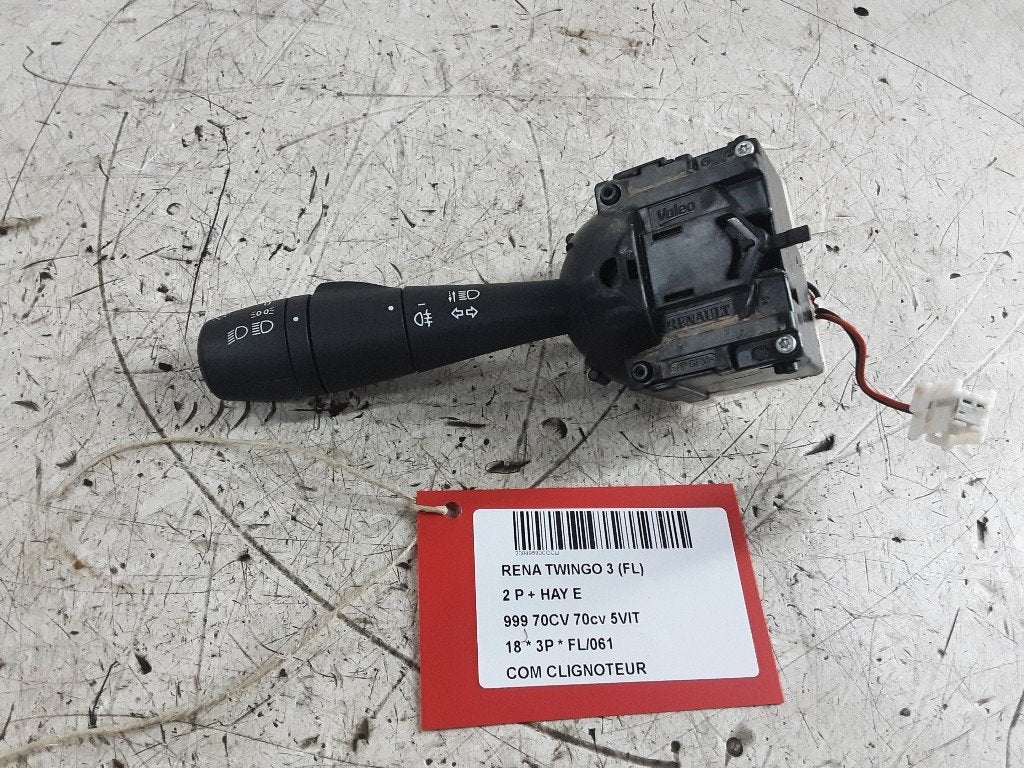 KNIPPERLICHTSCHAKELAAR Renault Twingo III (AH), Gebruikt, Renault, Mevr. I. Hauben, Rue de l'Espoir 34 34
4030  GRIVEGNÉE, BE