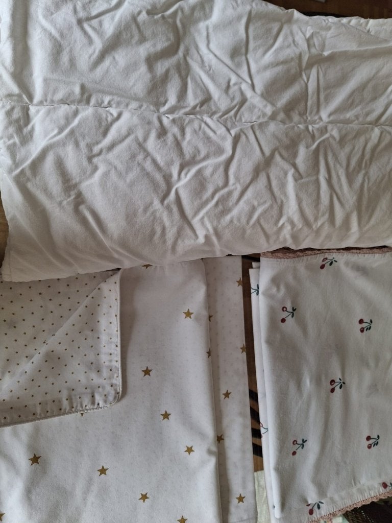 Couette anti acariens 75 x 120 cm + 4 housses, Enlèvement ou Envoi, Comme neuf, Lit simple, Anti-allergique