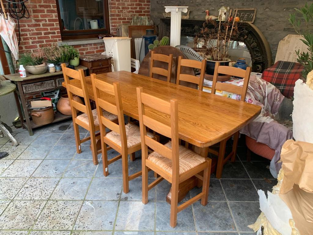 Eikentafel en stoelen, Ophalen