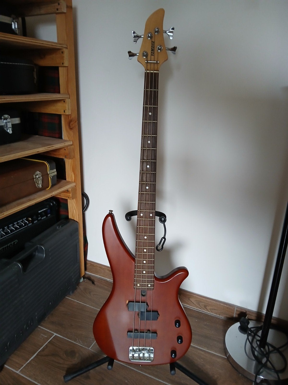 Fender ThinLine + Yamaha Bass+ lijnversterker 6+ Ibanez vers, Muziek en Instrumenten, Versterkers | Bas en Gitaar, Gitaar, Ophalen