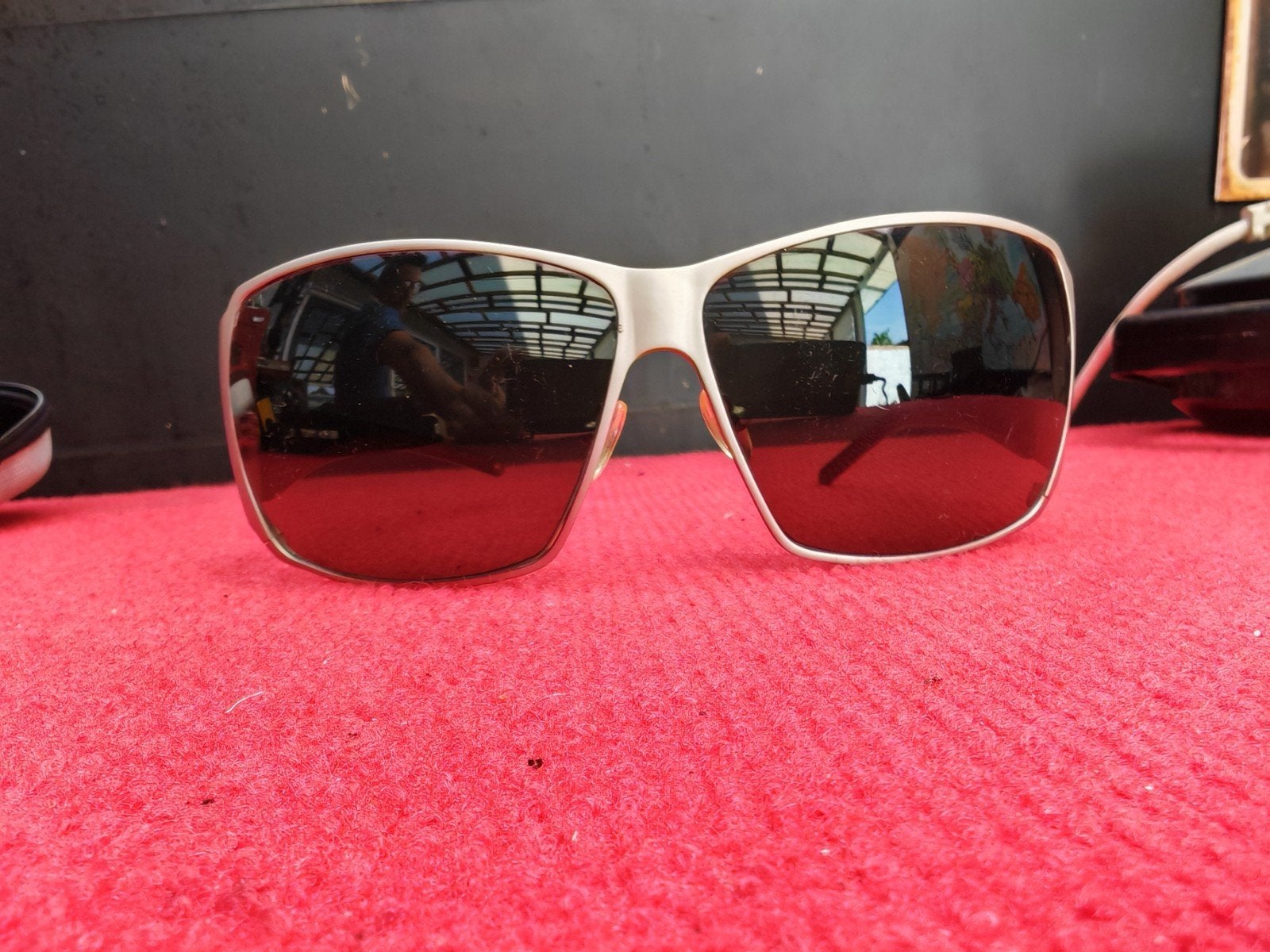 Lunettes de soleil Tommy Hilfiger avec étui, Enlèvement ou Envoi, Lunettes