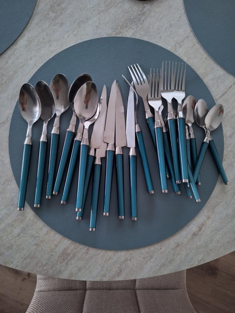 Ménagère de 24 couverts, Enlèvement