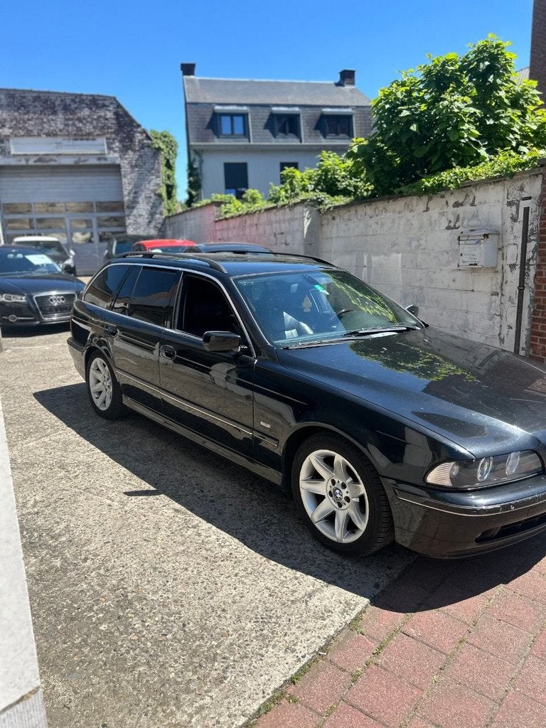 BMW 5 Serie 525 Touring Etat irréprochable quasi neuve!, Auto's, Gebruikt, 2497 cc, Zwart, 120 kW