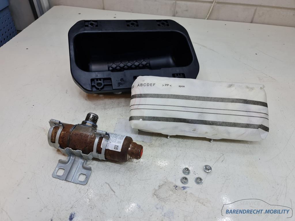 Ford Focus III MK3 dashboard airbag passagiersairbag passagi, Info@ford.com, Ford Motor Company, American Road 1
48126  Dearborn