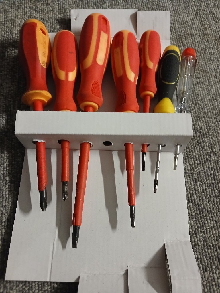 Tournevis et pince pour electricien, Bricolage & Construction, Enlèvement ou Envoi, Comme neuf, Pince