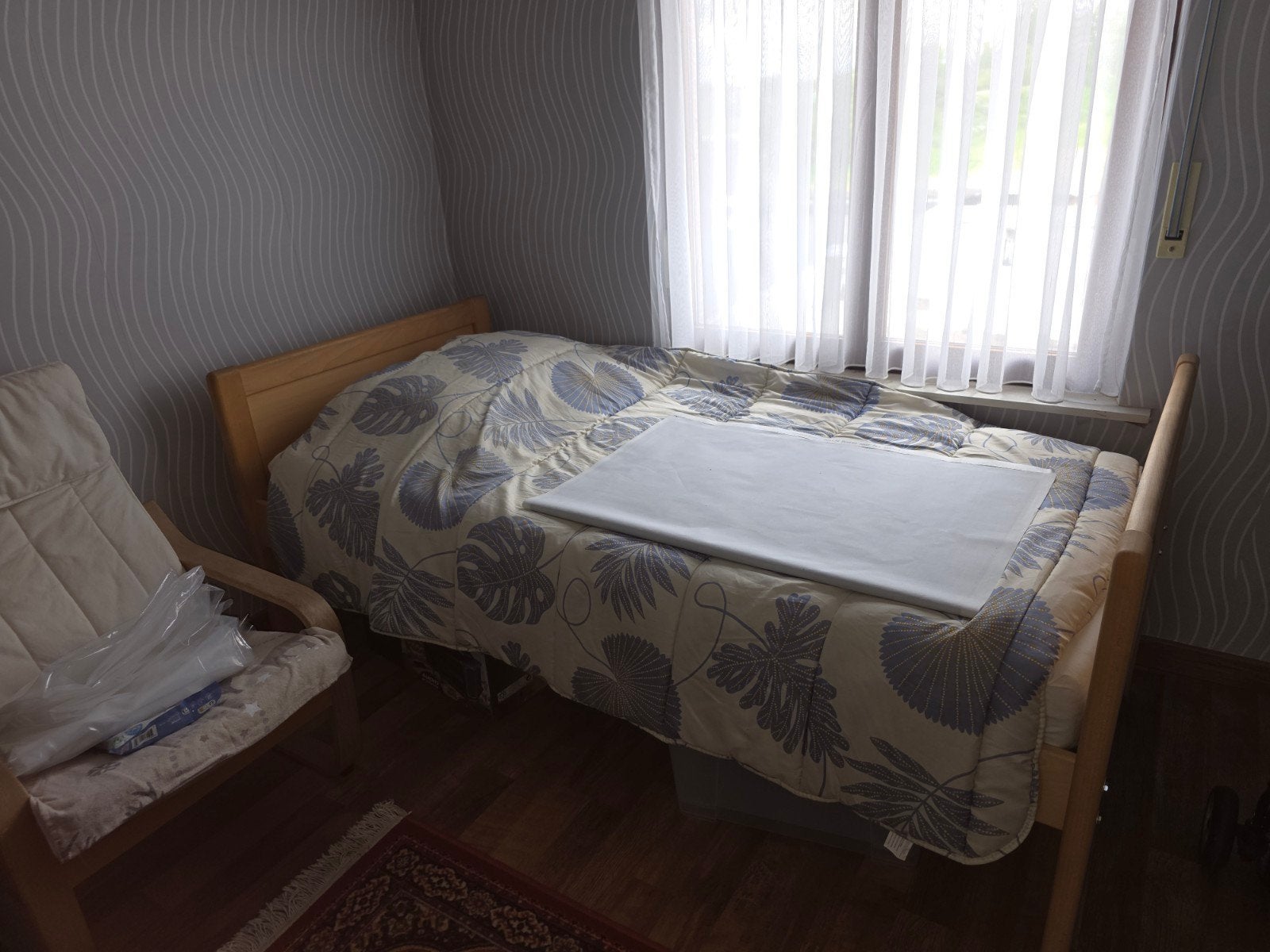1 persoonsbed te koop, Huis en Inrichting, Slaapkamer | Bedden, Ophalen, Hout