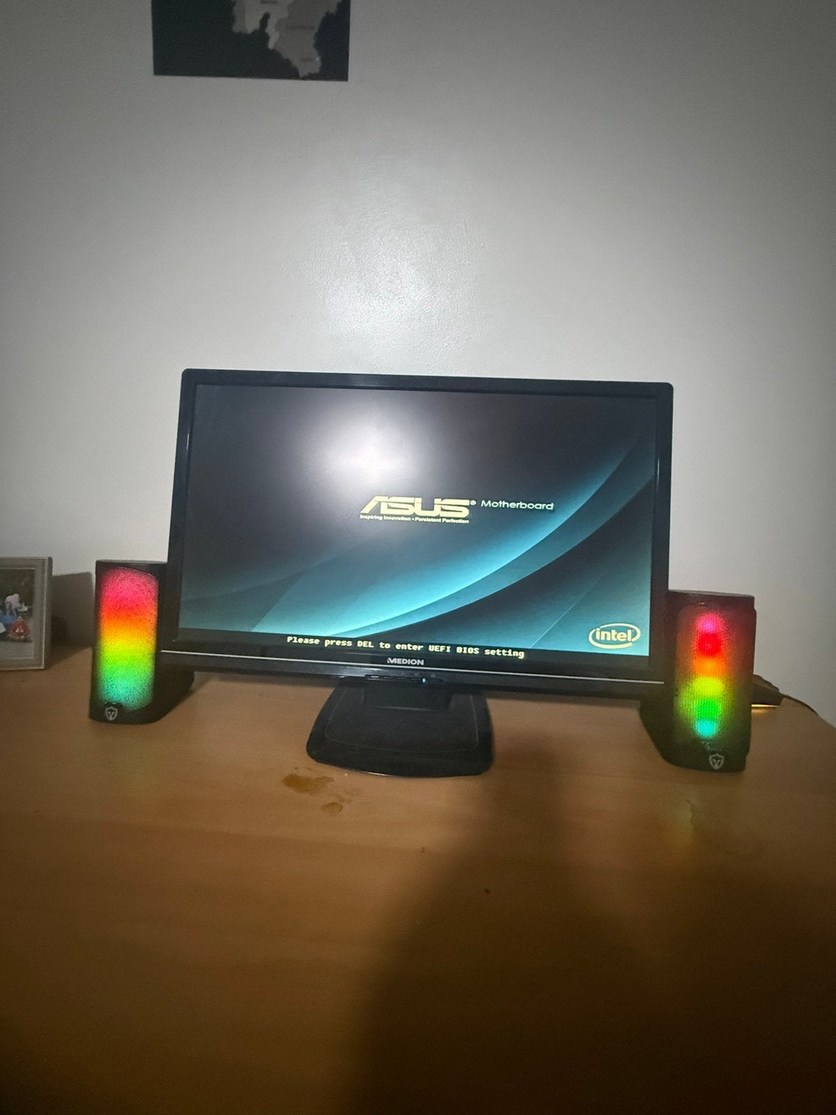 Medion PC Monitor + Battletron RGB Gaming Speakers Set, Computers en Software, Ophalen, Zo goed als nieuw, Gaming, LED