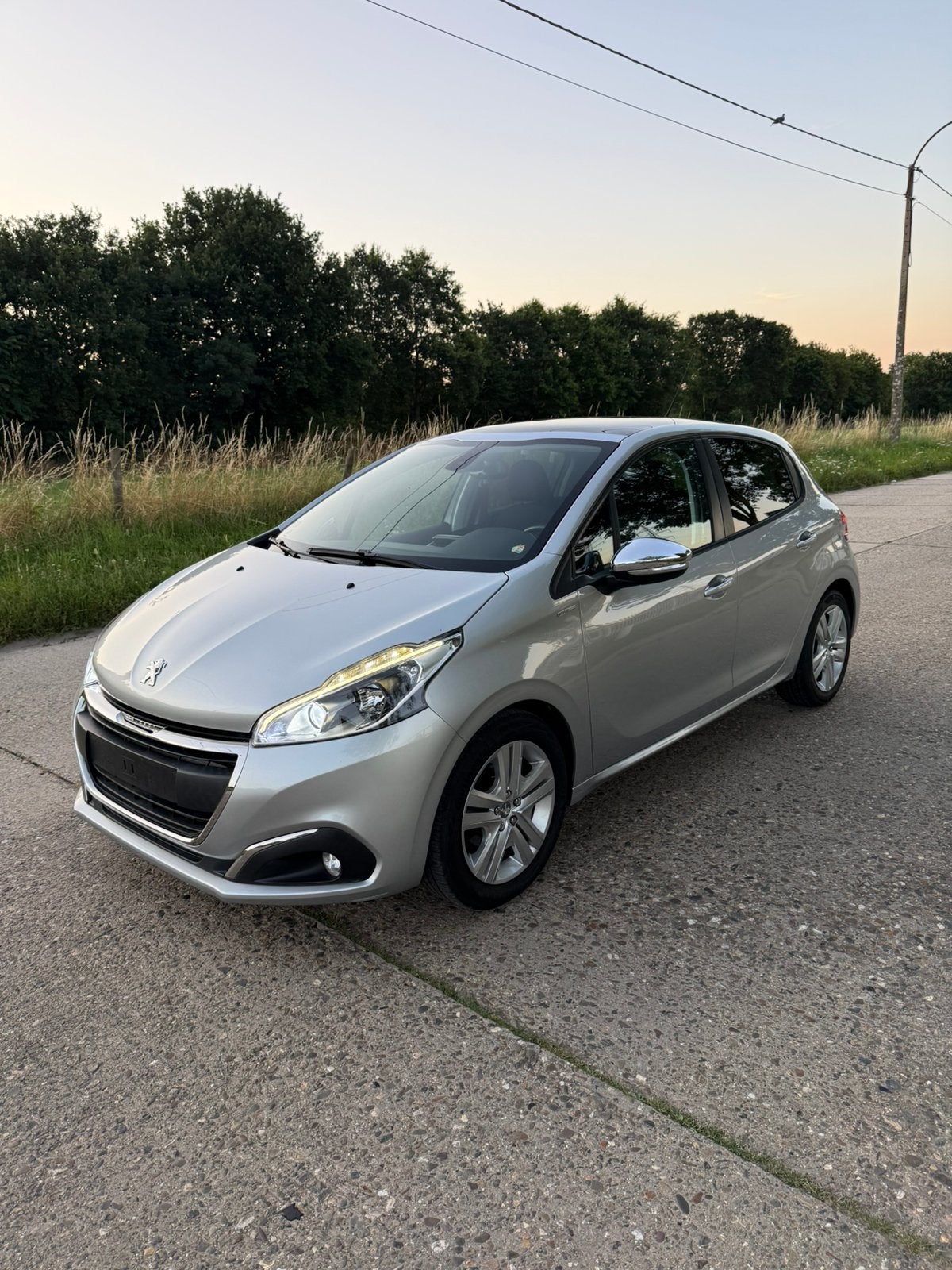 PEUGEOT 208 1.2 BENZINE DIRECT BESCHIKBAAR FULL OPTION, Autos, Feux de virage, Argent ou Gris, Achat, Entreprise