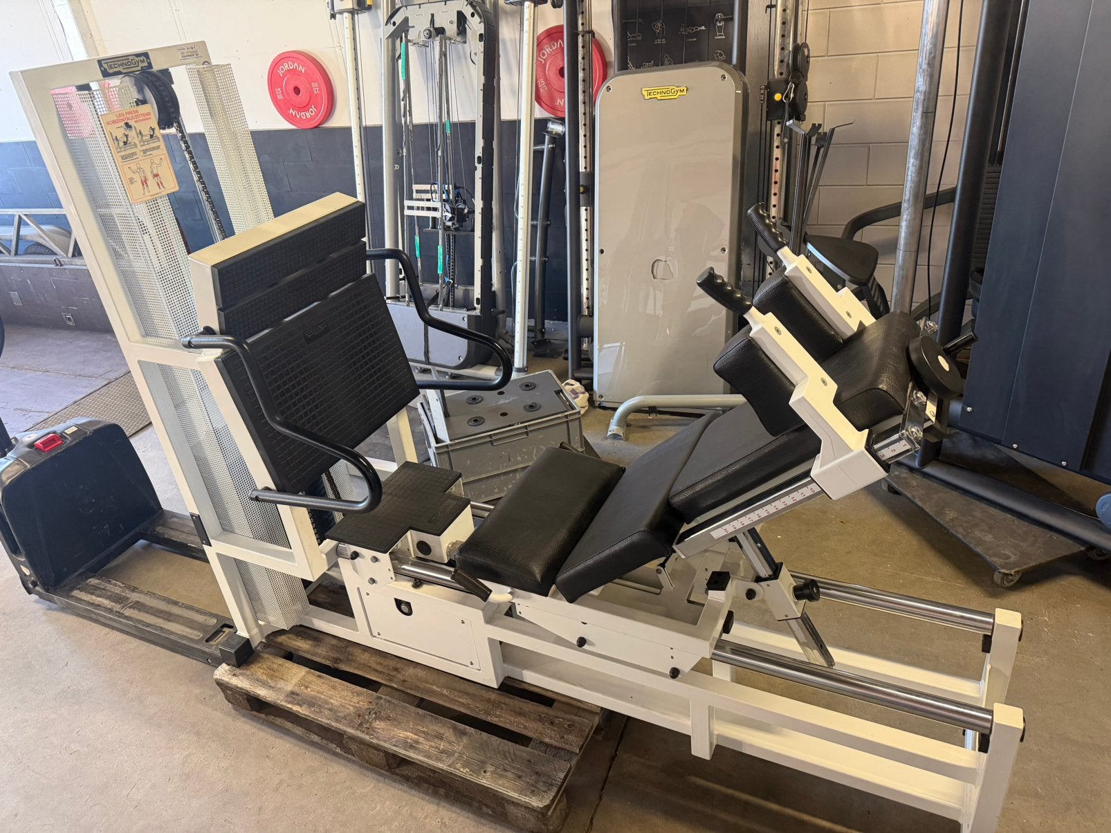 Technogym leg press vrijwel nieuwstaat, Sport en Fitness, Ophalen, Zo goed als nieuw, Benen, Overige typen