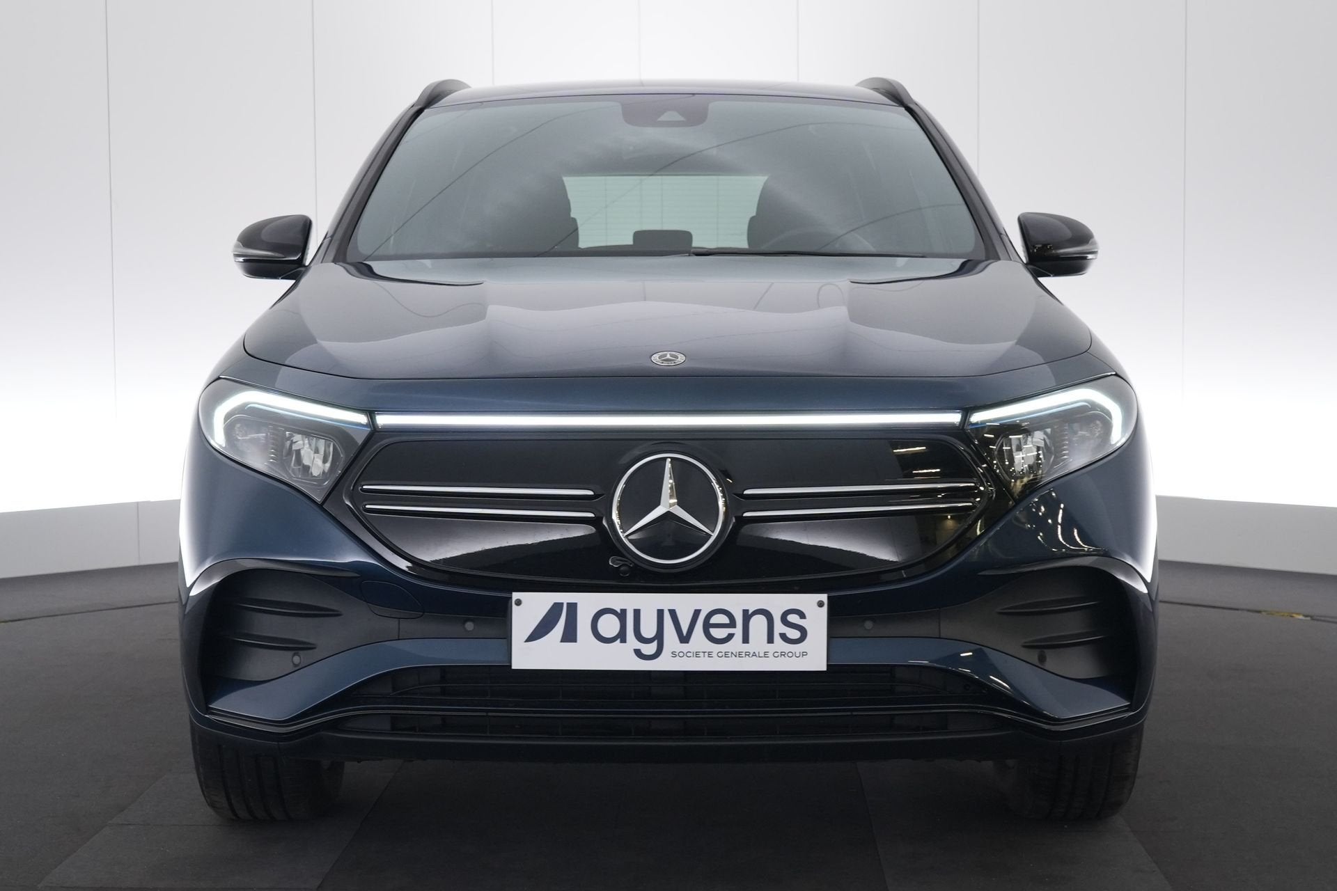 (2CKG288) MERCEDES-BENZ EQA, Auto's, Gebruikt, Blauw, Alcantara, 5 zetels