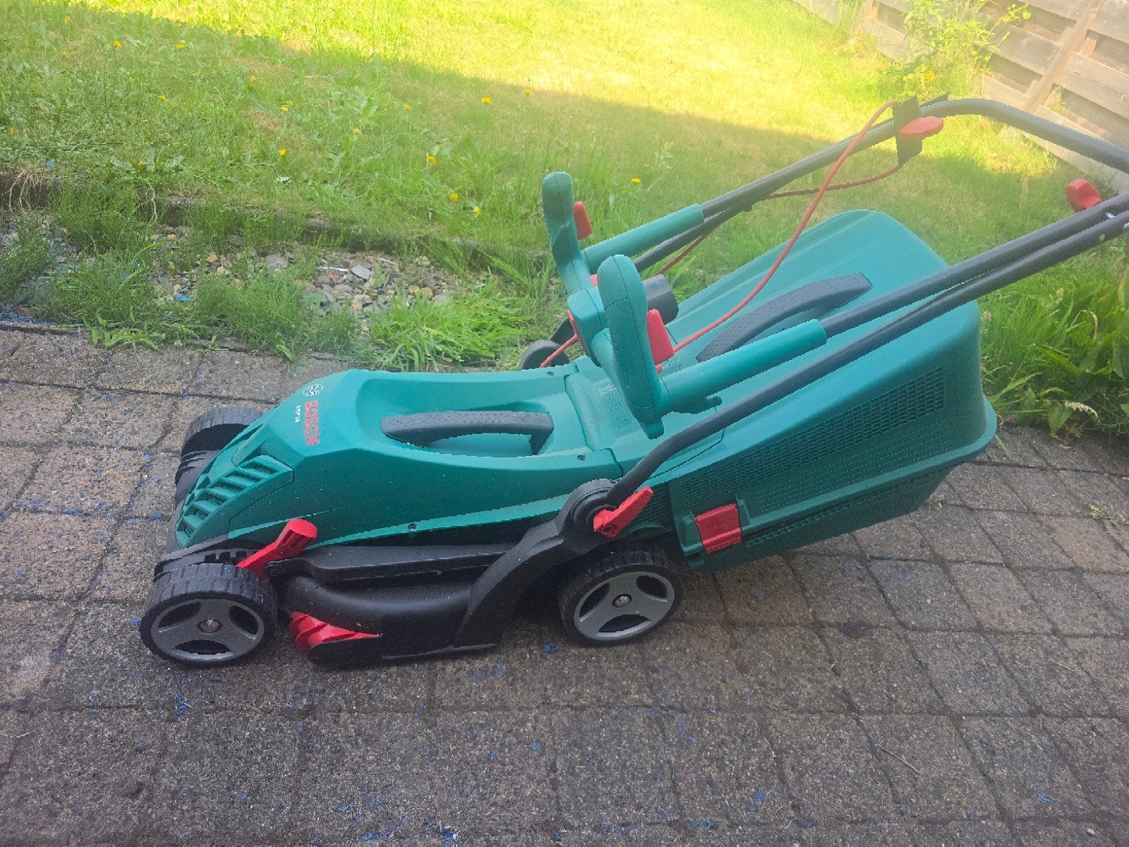 Grassmachine bosch arm34, Tuin en Terras, Grasmaaiers, Ophalen, Elektrische grasmaaier, Zo goed als nieuw, 30 t/m 39 cm