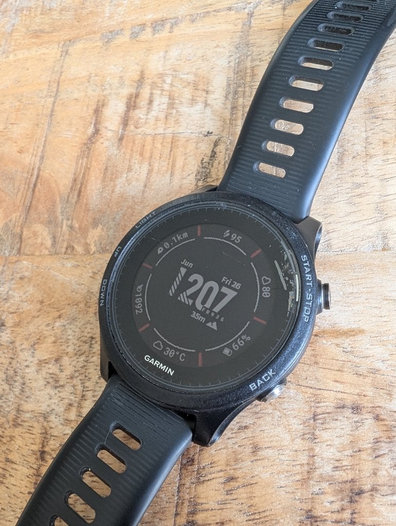 Garmin Forerunner 935, Avancer d'un pas, Étanche, Garmin, Enlèvement