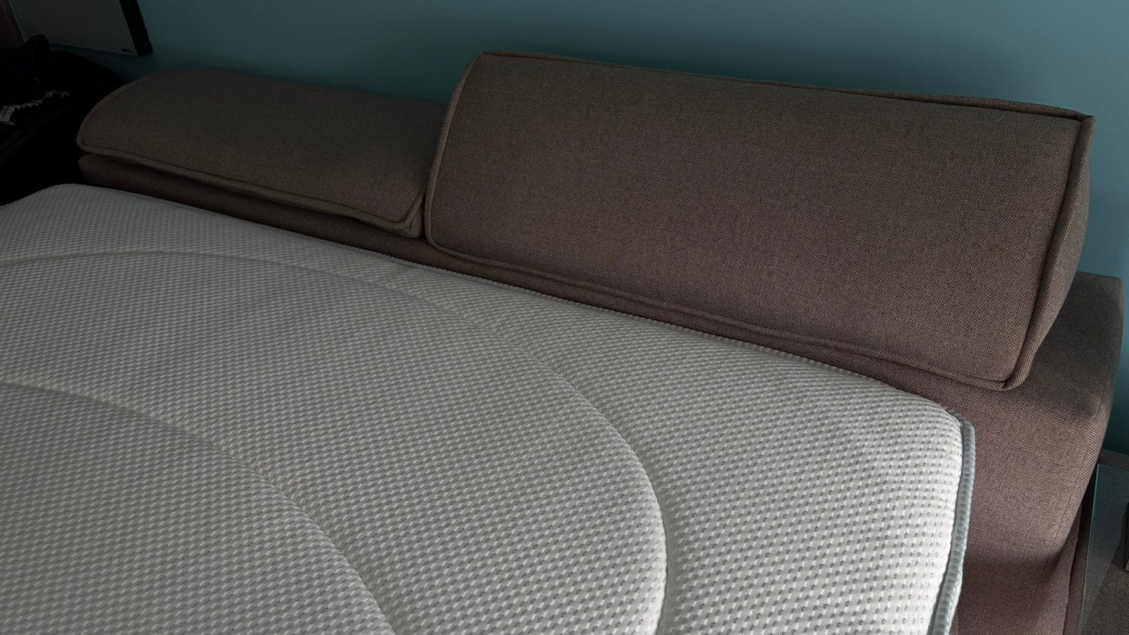 Bed 160x200 dozen met zakken van Plum'art, Ophalen, Zo goed als nieuw, Beige