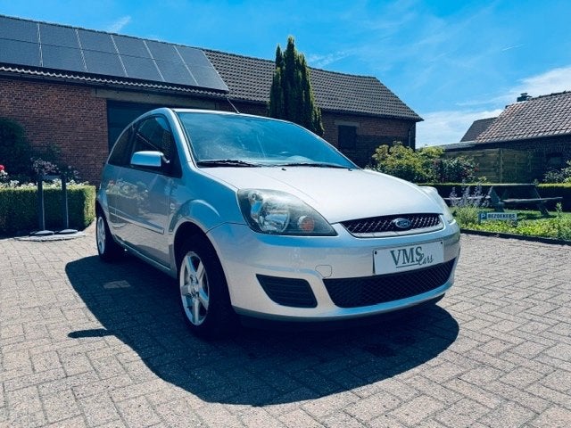 Ford Fiesta 1.3 Benzine * Garantie * Airco *, Auto's, 1299 cc, Stof, Zwart, 4 cilinders