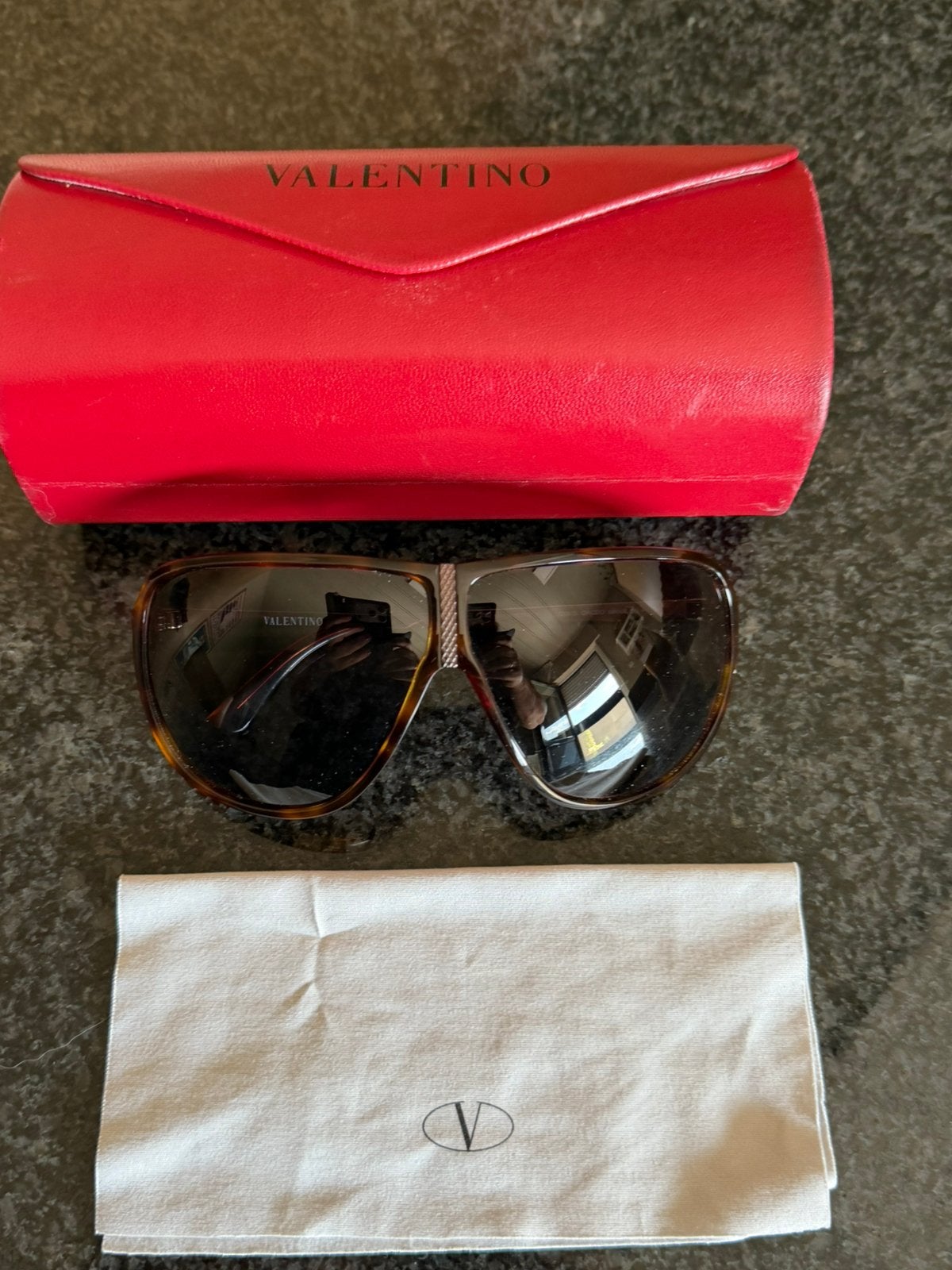 Nouvel état des lunettes de soleil Valentino, Autres marques, Comme neuf, Brun, Enlèvement