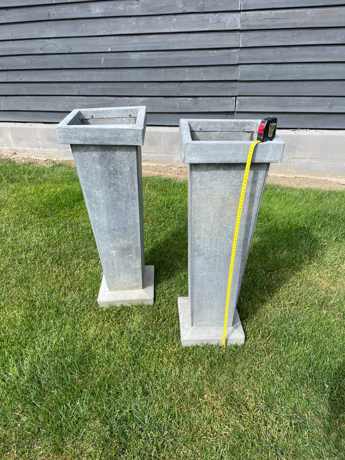 2 zinken bloembakken 80 cm hoog, Tuin en Terras, Bloembakken en Plantenbakken, Ophalen, Overige materialen, Gebruikt, Balkon