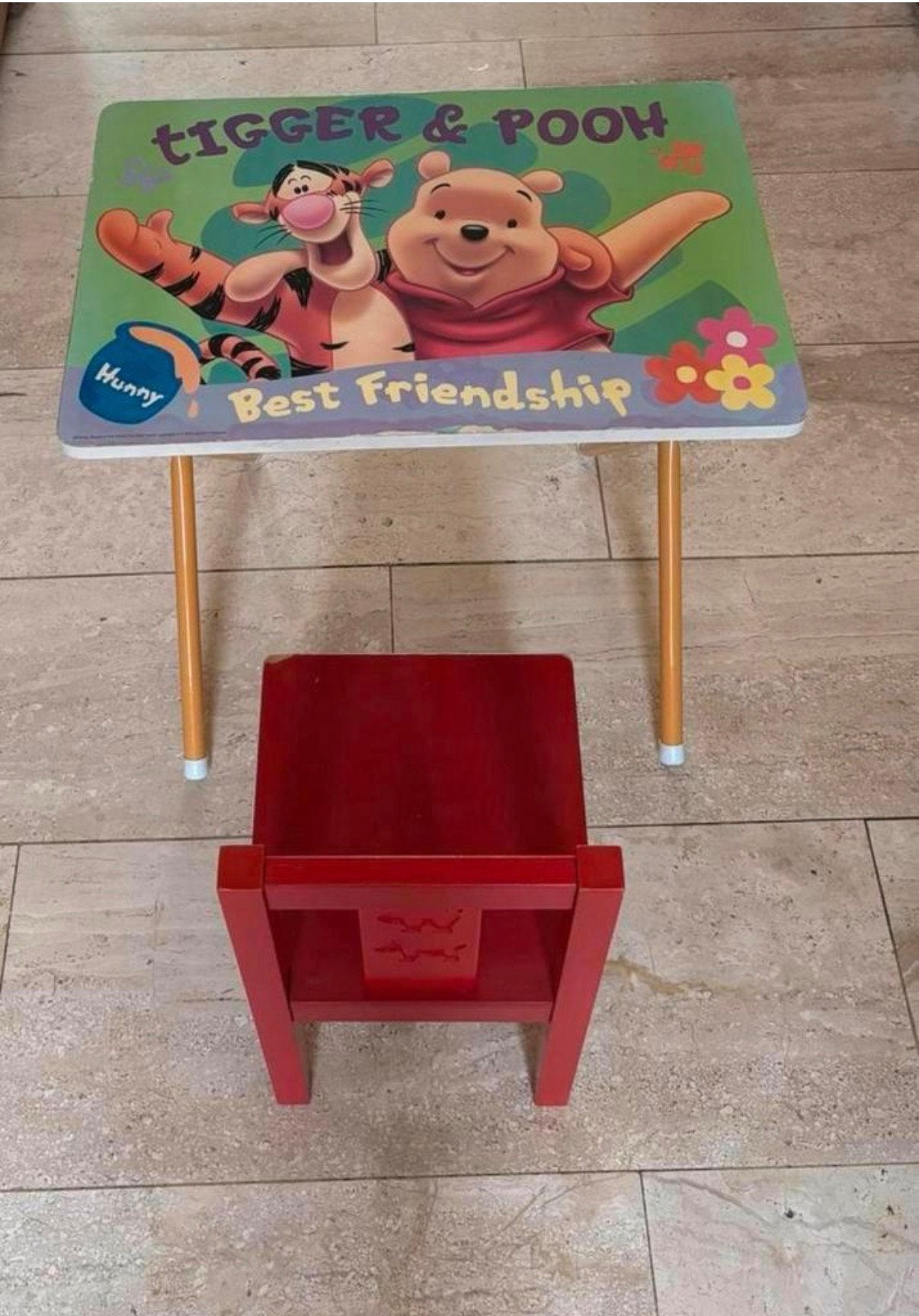 Bureau enfant Tigger Pooh et sa chaise rouge.Très bon état, Kinderen en Baby's, Kinderkamer | Tafels en Stoelen, Ophalen, Zo goed als nieuw