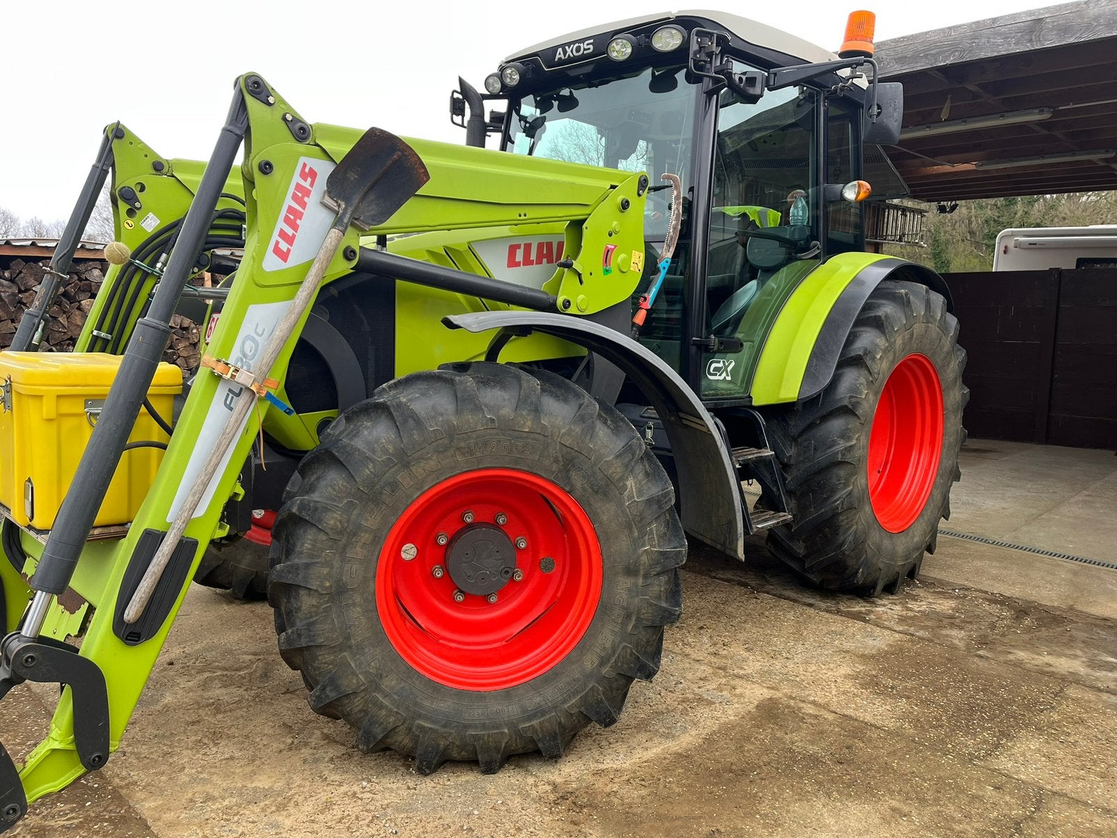 Claas Axos 320 CX, Ophalen