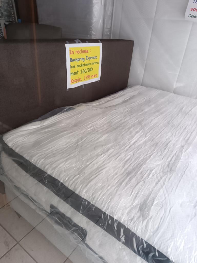 Nieuwe boxspring met luxe pocketveren matras 160/200, Ophalen of Verzenden
