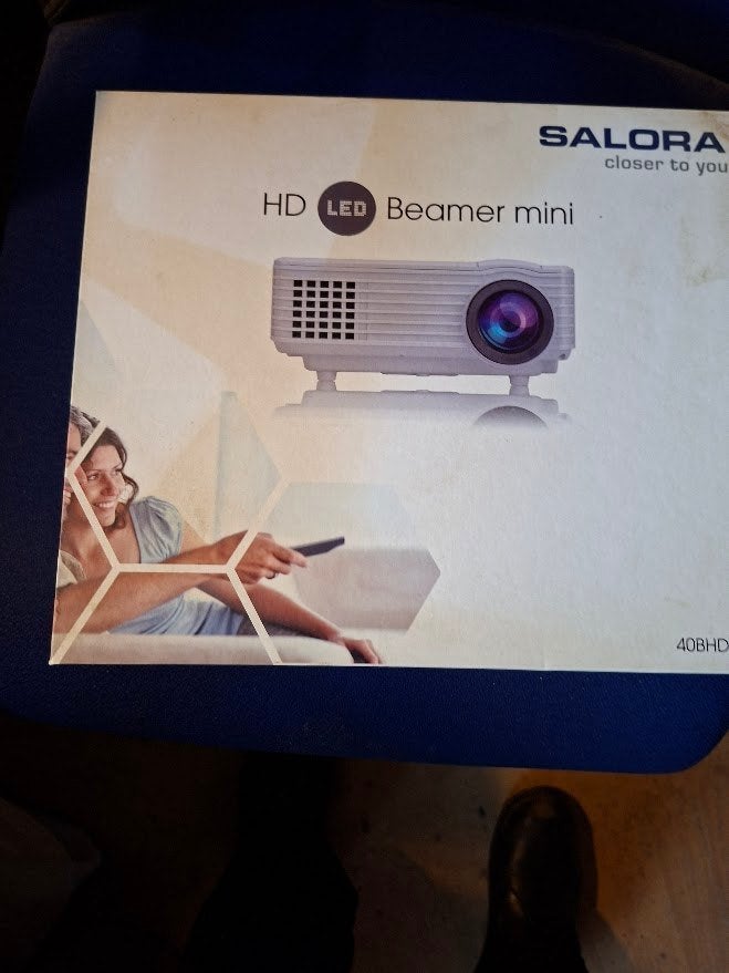 HD led beamer mini salora 40bhd800, Audio, Tv en Foto, Ophalen, LED, Zo goed als nieuw, Overige resoluties