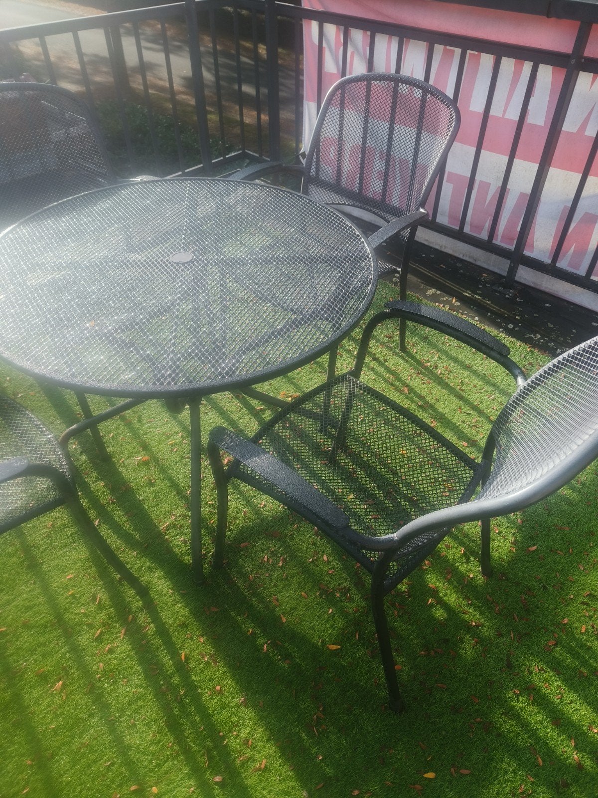 ronde tafel 1m30 CM met 4 stoelen, Ophalen, 4 zitplaatsen, Gebruikt, Tuinset