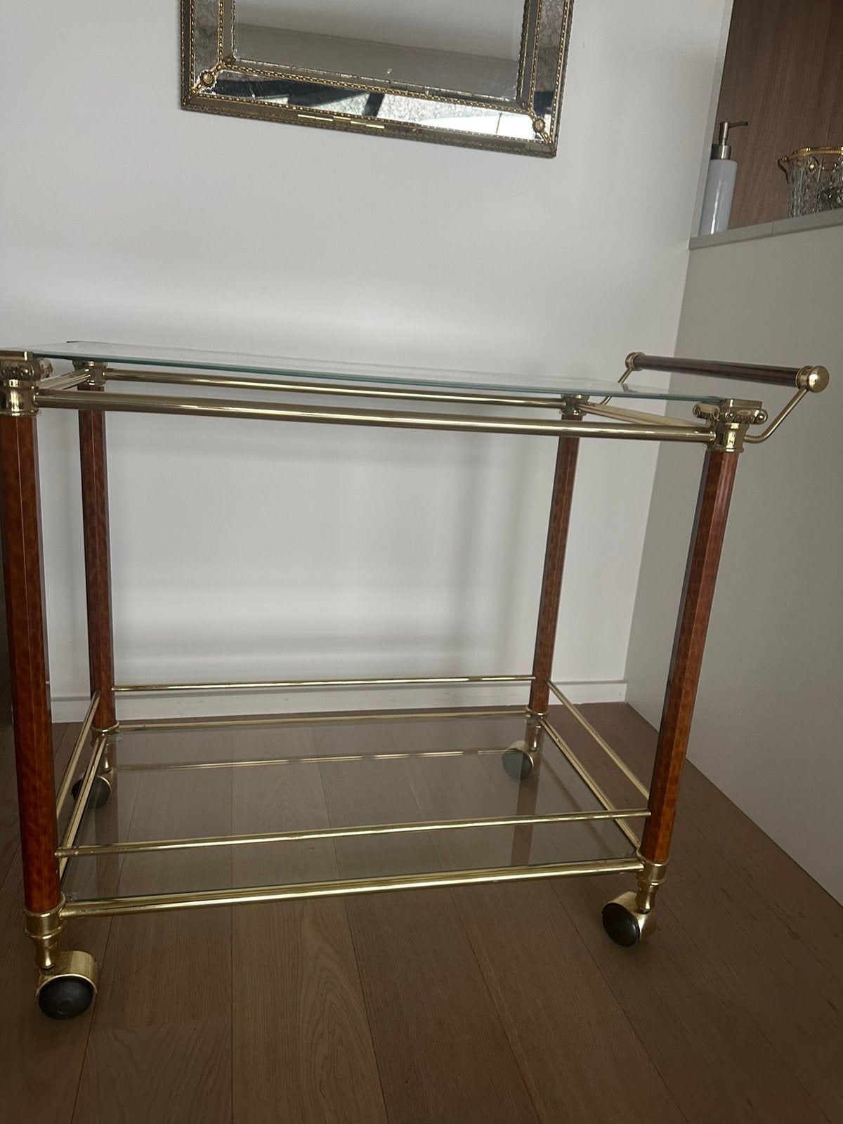 Vintage serveerwagen met glazen bladen, Ophalen
