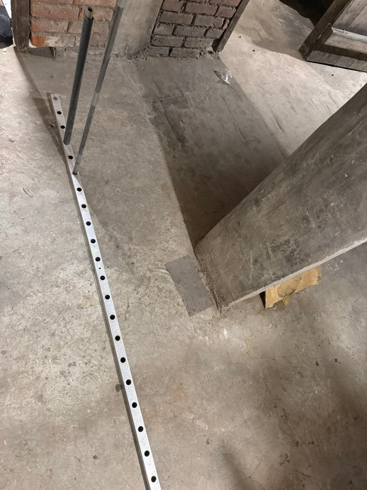 Étagère avec tubes pour matériaux en feuille, Enlèvement