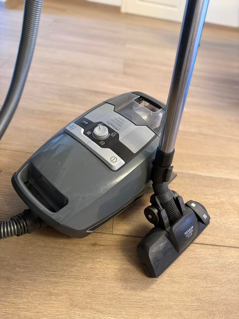Miele stofzuiger zonder zak, Elektronische apparatuur, Stofzuigers, Ophalen of Verzenden, Zo goed als nieuw, Stofzuiger