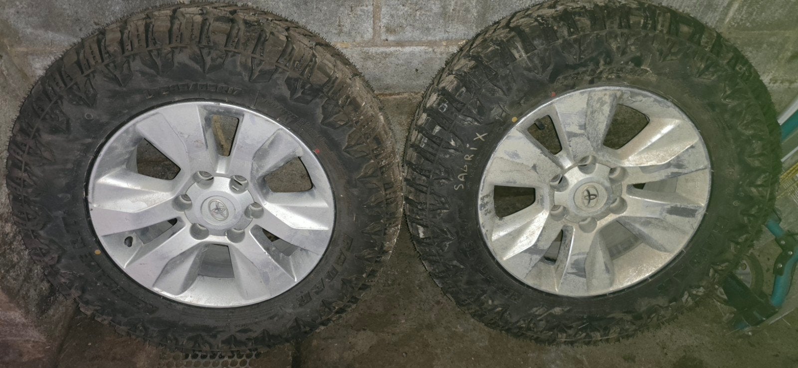 2 jantes Toyota + 2 Pneus nouveaux RENEGADE R/T + 265 65 17, Enlèvement, Pneu(s)