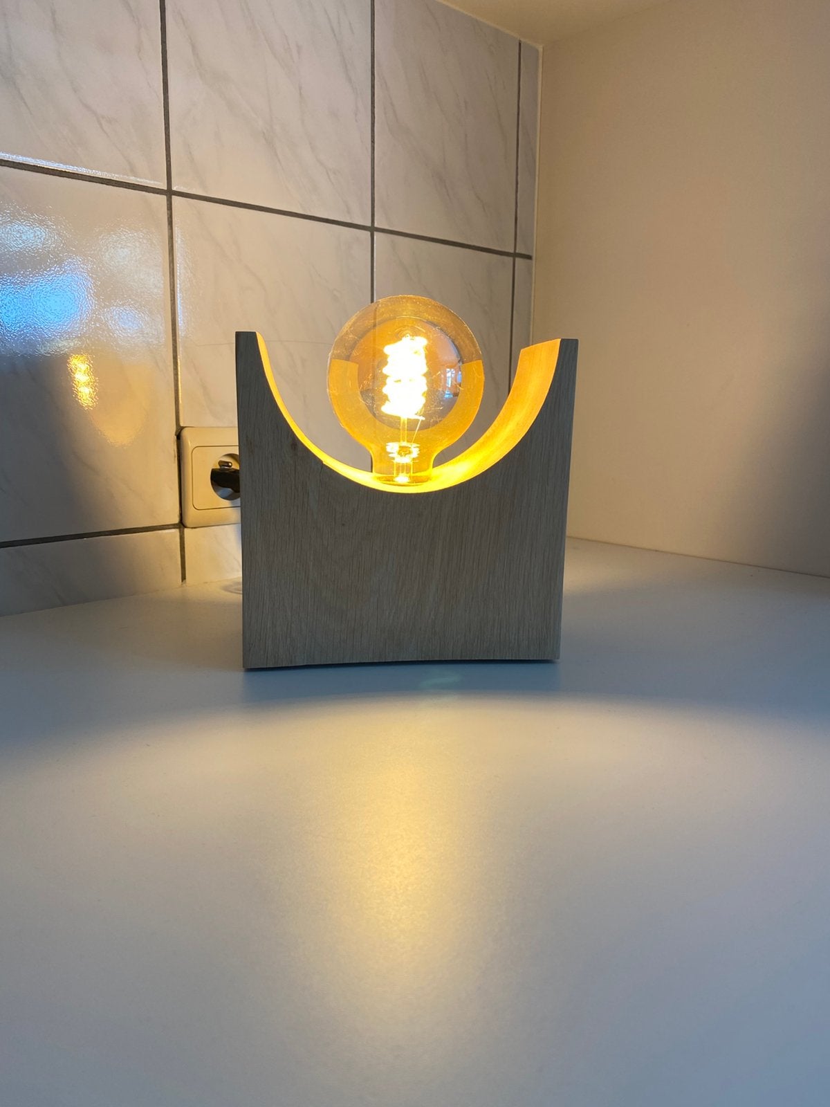 Design lamp in eik, Huis en Inrichting, Ophalen of Verzenden, Zo goed als nieuw, Nachtlamp, LED