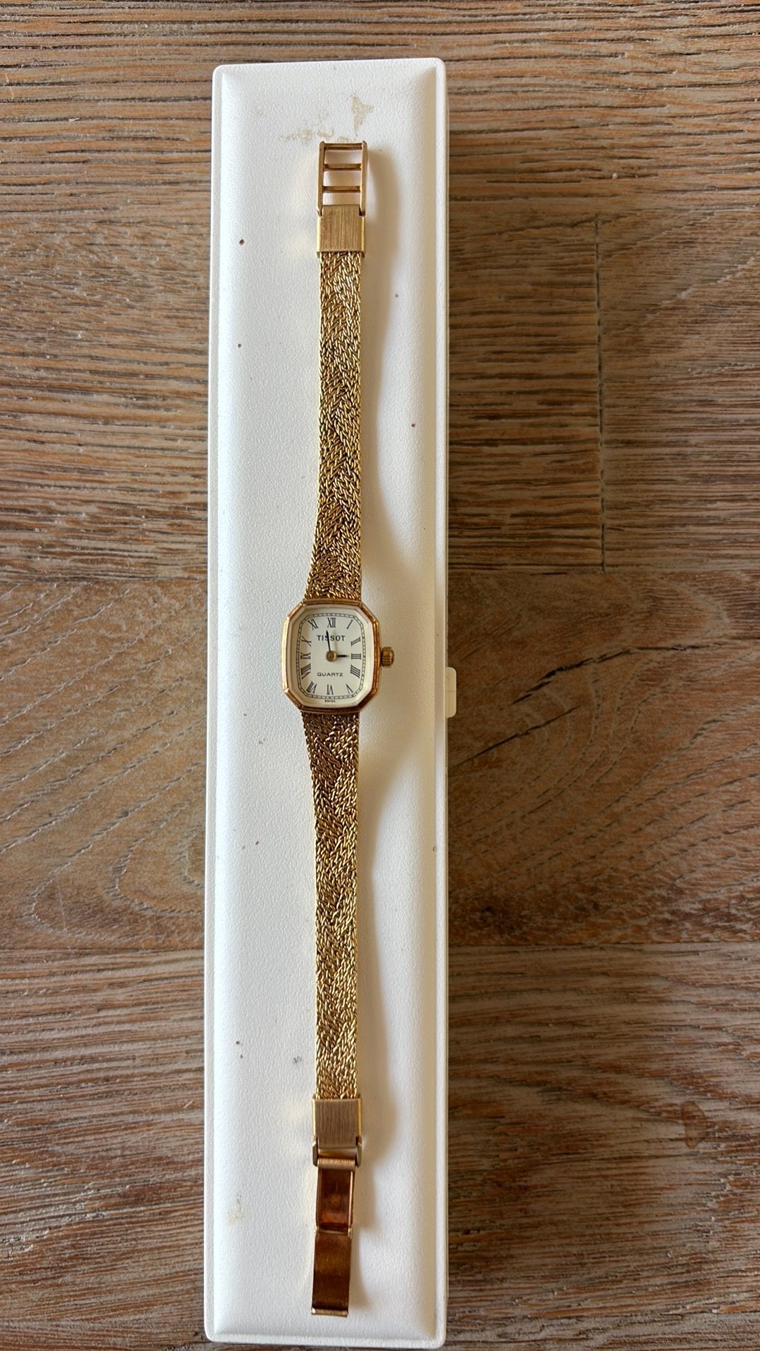 Tissot dameshorloge plaque(10micr), Handtassen en Accessoires, Polshorloge, Zo goed als nieuw, Goud, Ophalen