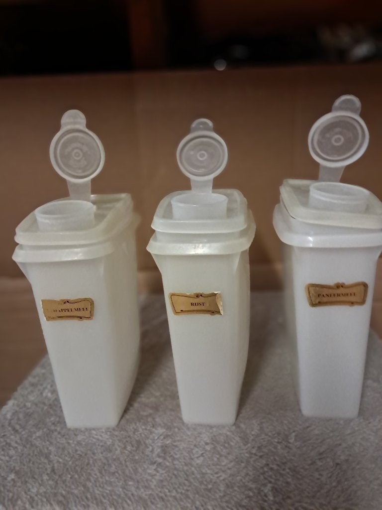 Tupperware voorraaddozen, Ophalen
