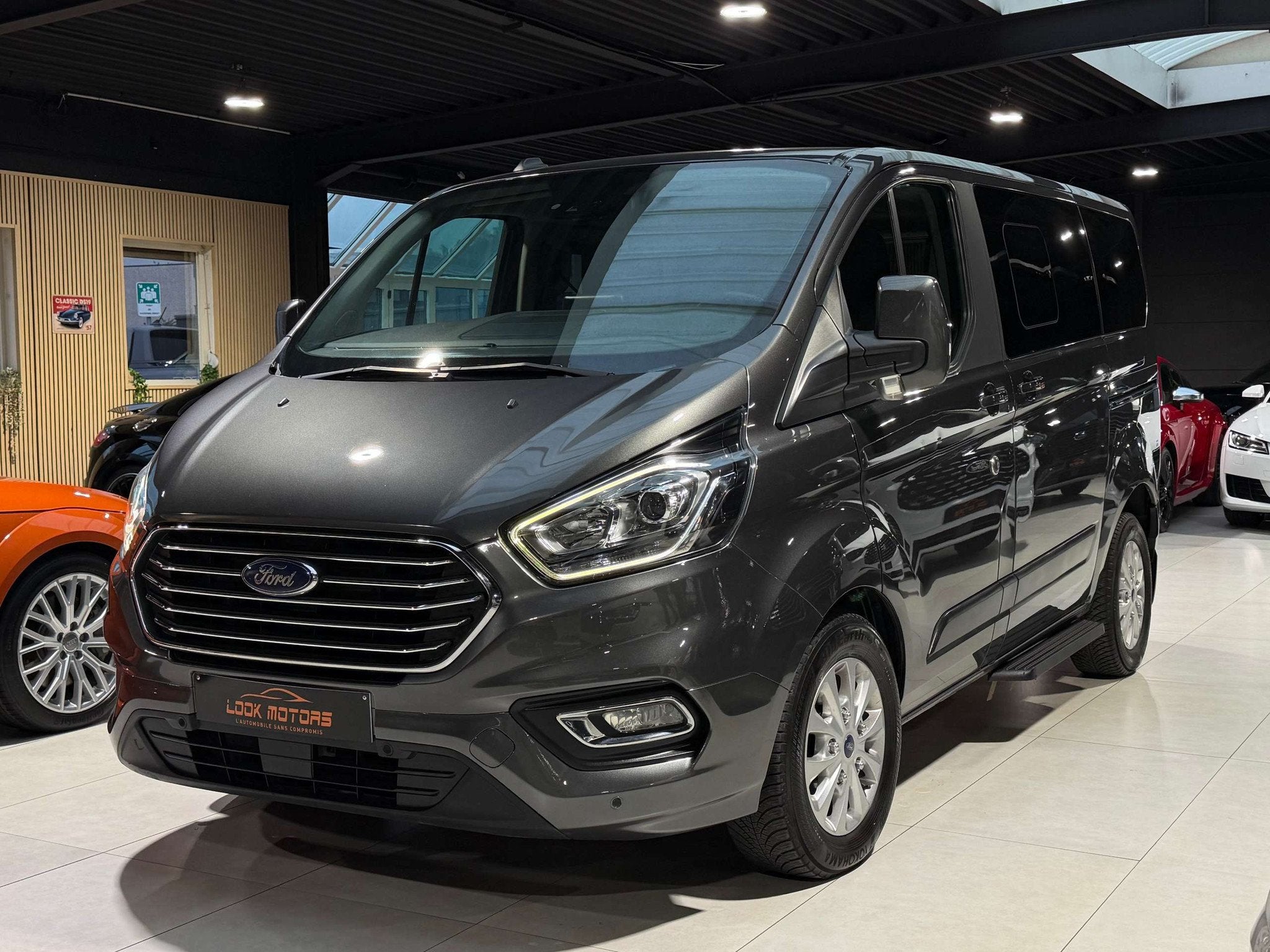 Ford Tourneo Custom 2.0 TDCi 186cv 8 PLACES / TITANIUM / BOI, Auto's, Gebruikt, 4 cilinders, Bedrijf, Diesel