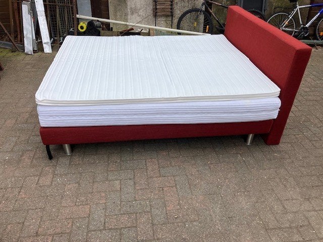 sommier, Rouge, Comme neuf, Enlèvement, 200 cm