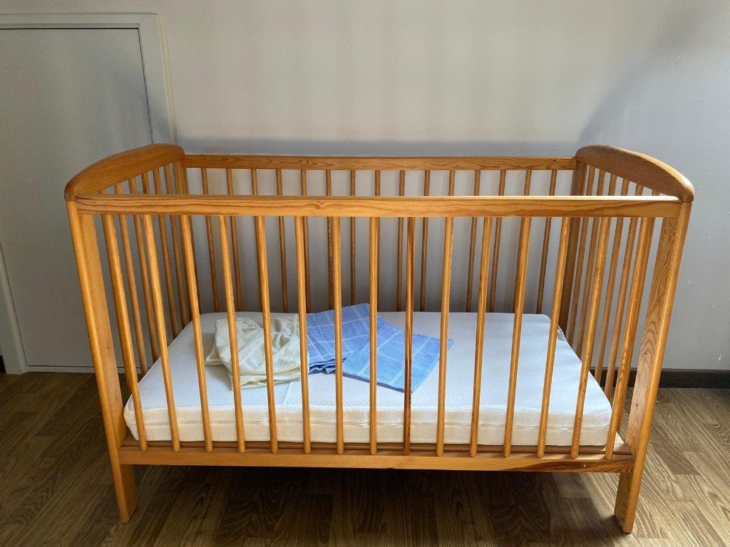 kinderbedje incl. matras 125x60, Kinderen en Baby's, Kinderkamer | Bedden, Zo goed als nieuw, Minder dan 140 cm, Minder dan 70 cm