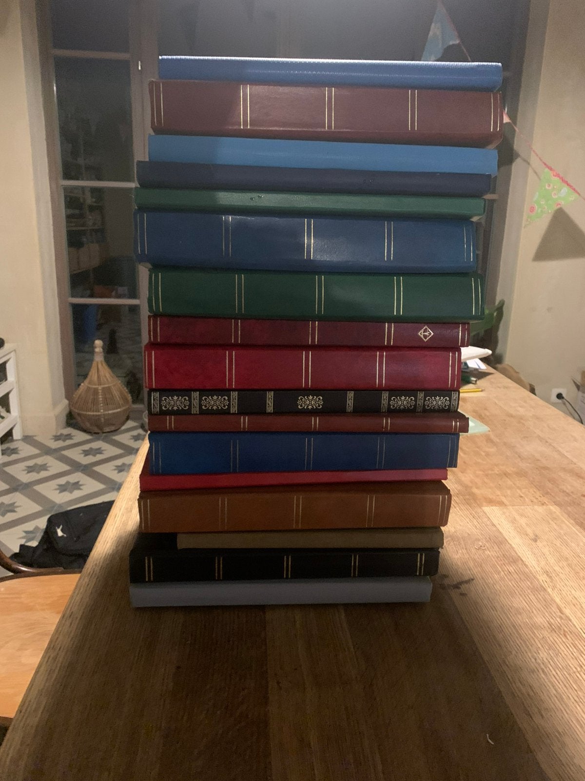 collection de timbres — 17 albums — 19e/20e siècle, Timbres & Monnaies, Enlèvement, Album de collection