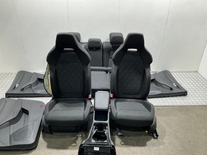 Kit revêtement (complet) d'un Skoda Karoq (Karoq 17-), Utilisé, Skoda, -, -