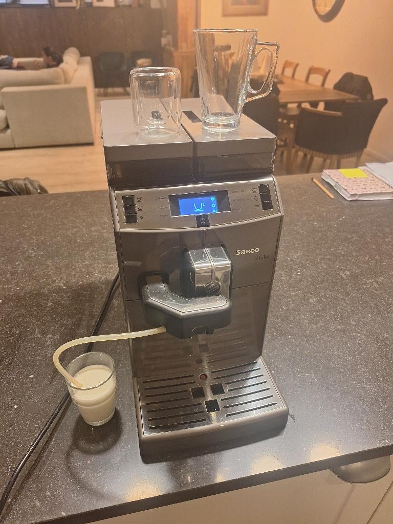 Machine café, Electroménager, Cafetières, Machine à espresso, Réservoir d'eau amovible, Café en grains, Comme neuf