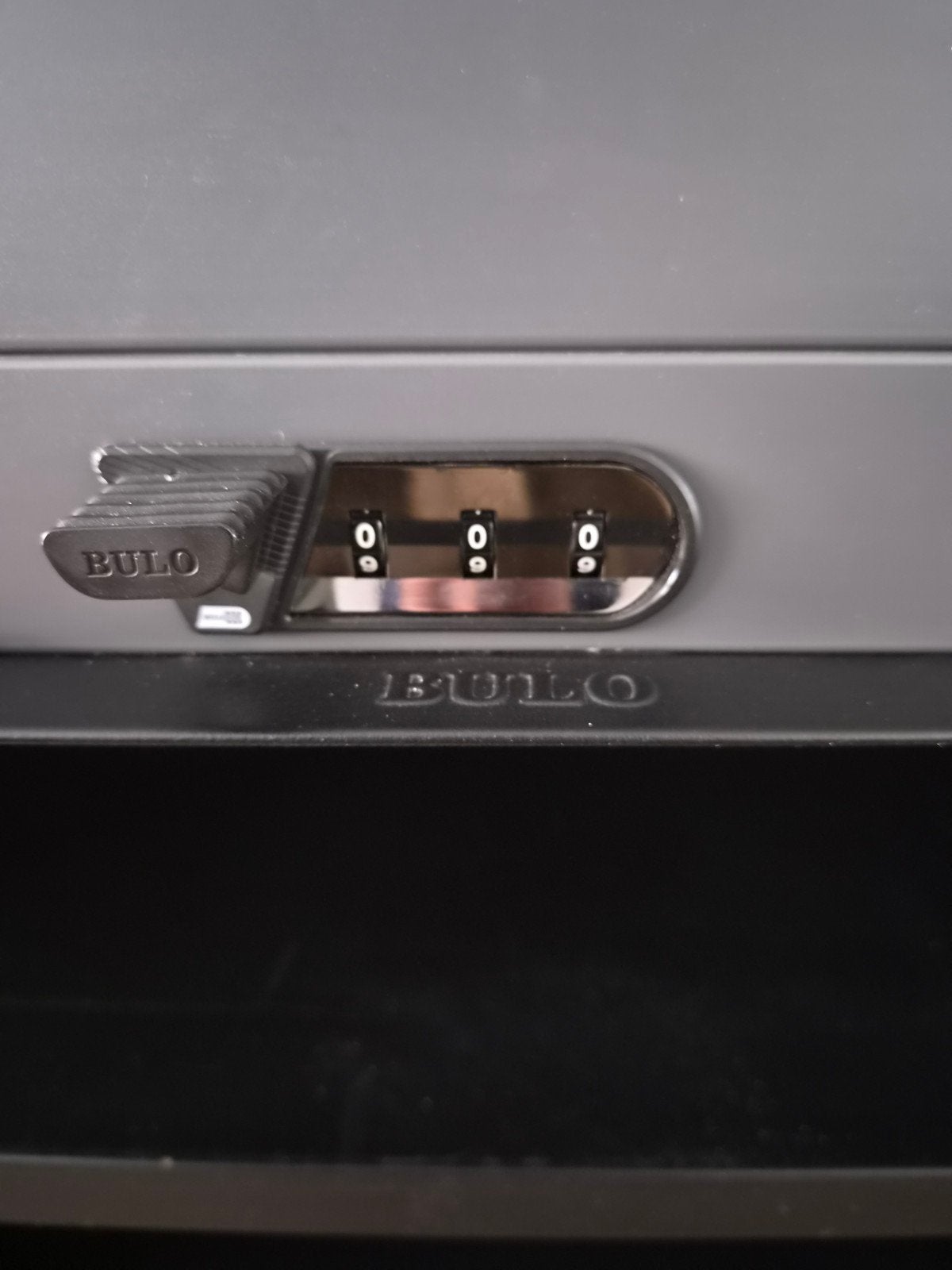 Bulo Metalen Roldeurkast / Archiefkast (H138xB120cmxd45, Huis en Inrichting, Kasten | Roldeurkasten en Archiefkasten, Ophalen