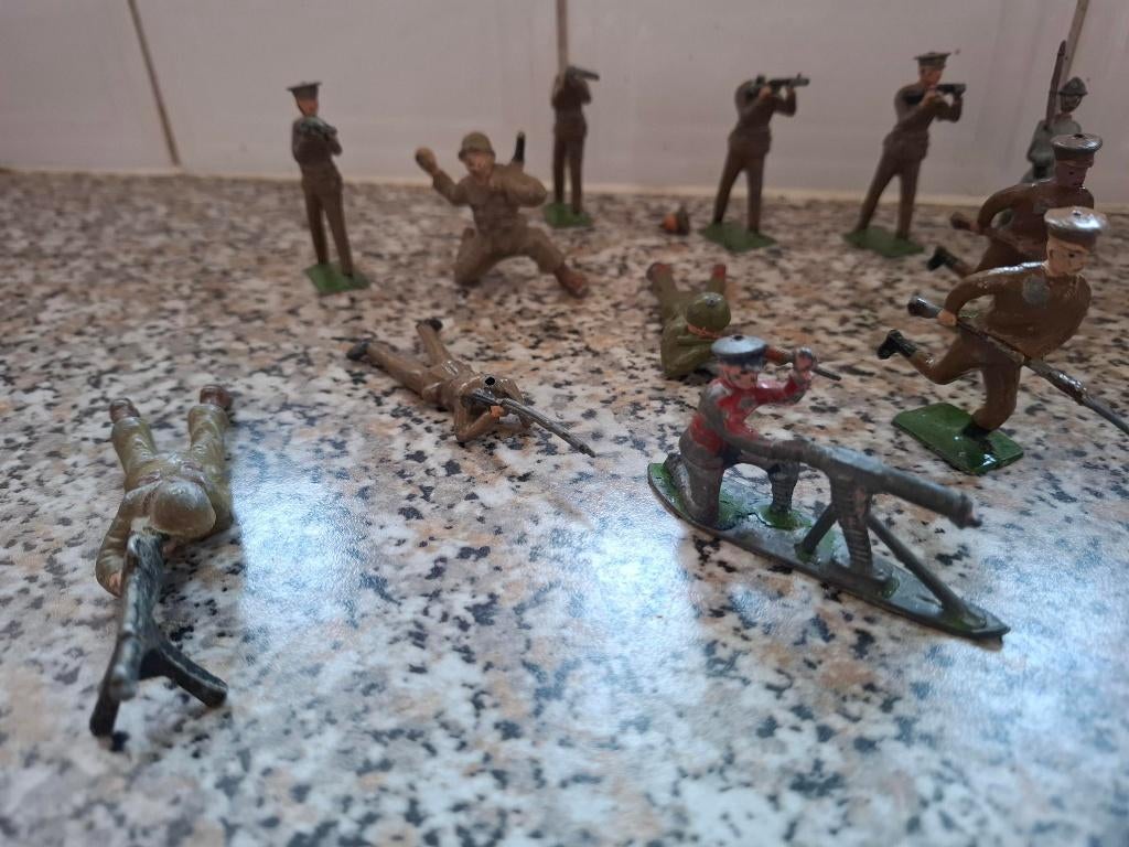 22 antieke metalen soldaatjes Britains, Ophalen of Verzenden, Gebruikt