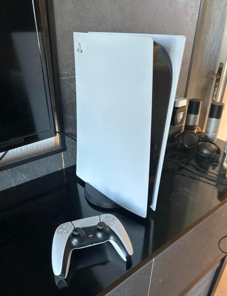 Ik ben op zoek naar een ps5 die niet te duur is, zelfs niet, Games en Spelcomputers