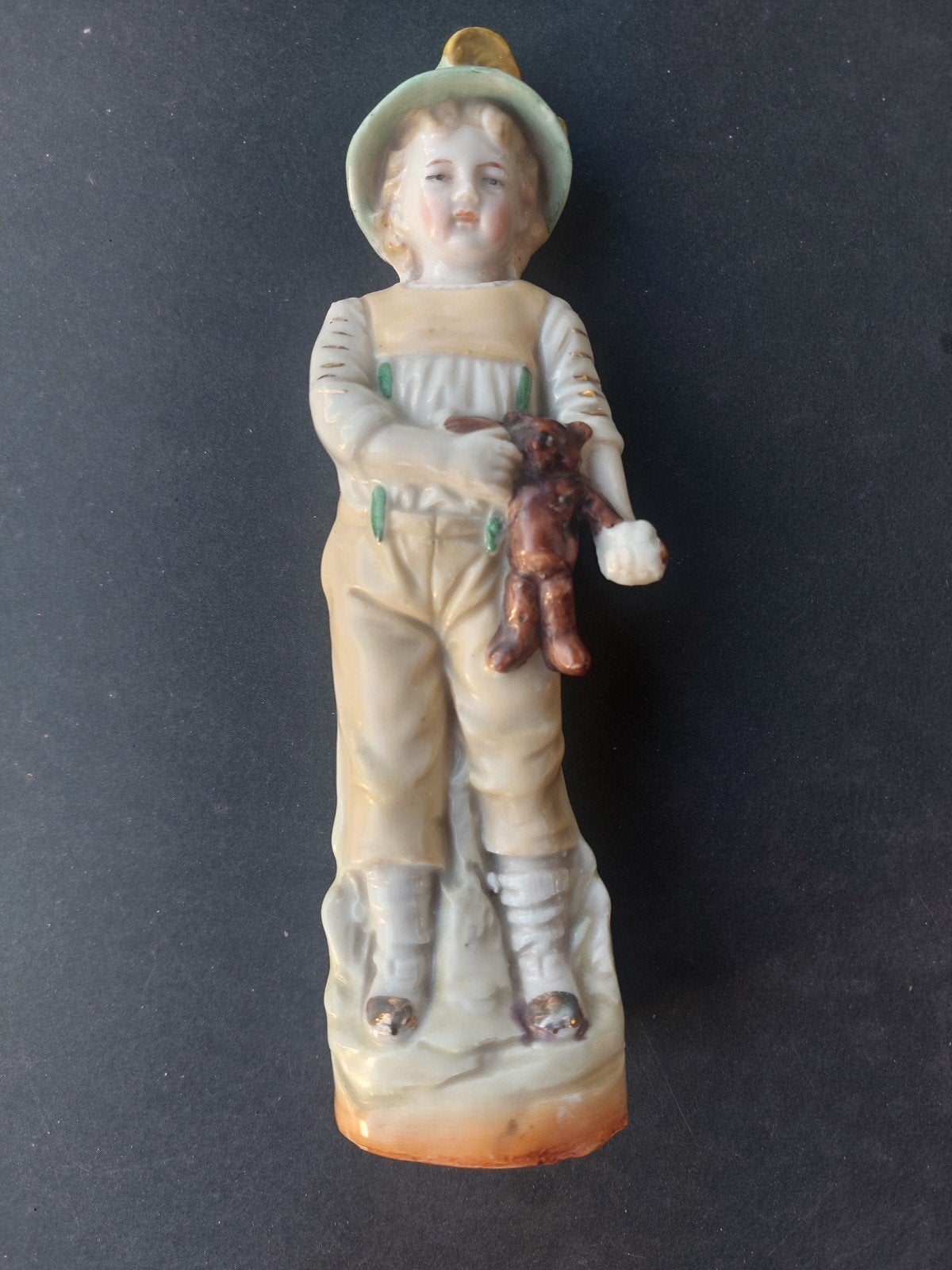 antiek porseleinen beeldje jongen met teddybeer jaren 20, Ophalen of Verzenden, Zo goed als nieuw, Mens