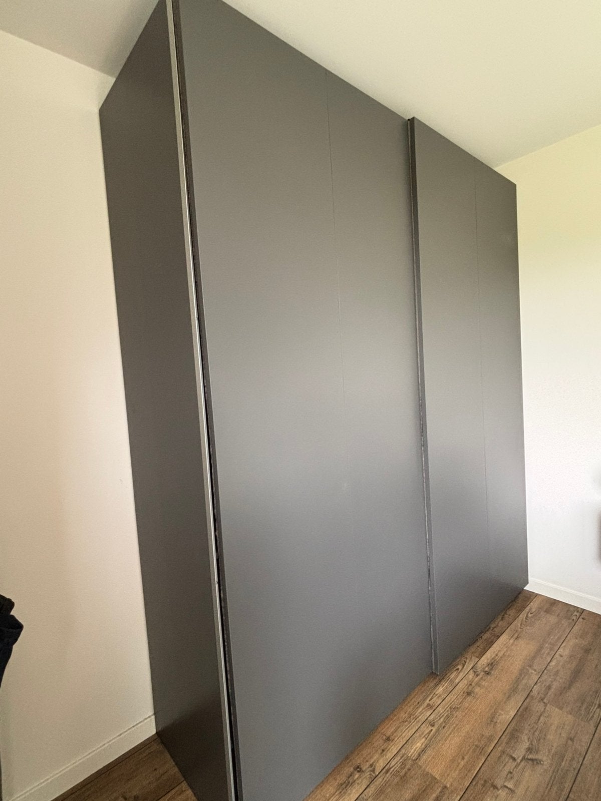 Pax kledingkast IKEA donkergrijs met schuifdeuren, 150 à 200 cm, Comme neuf, Enlèvement, 200 cm ou plus