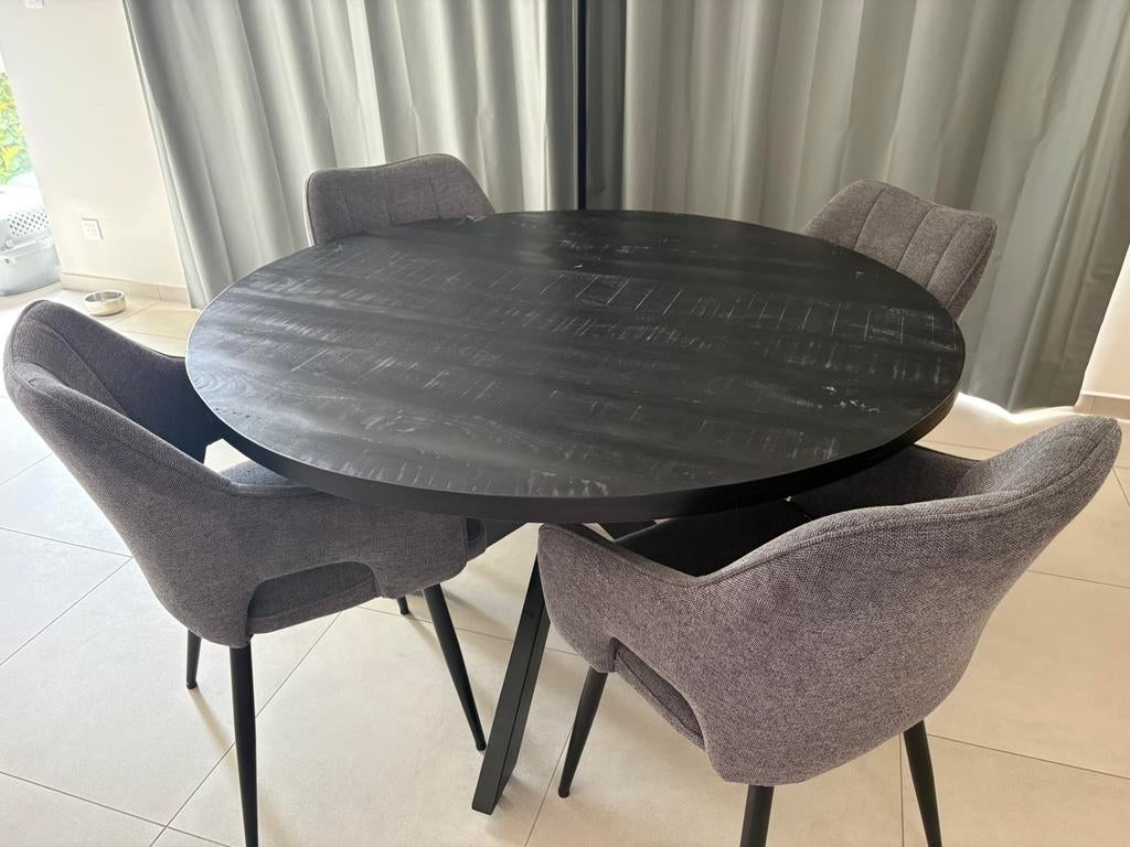 Ronde zwarte eettafel, Huis en Inrichting, Tafels | Eettafels, Ophalen, Zo goed als nieuw