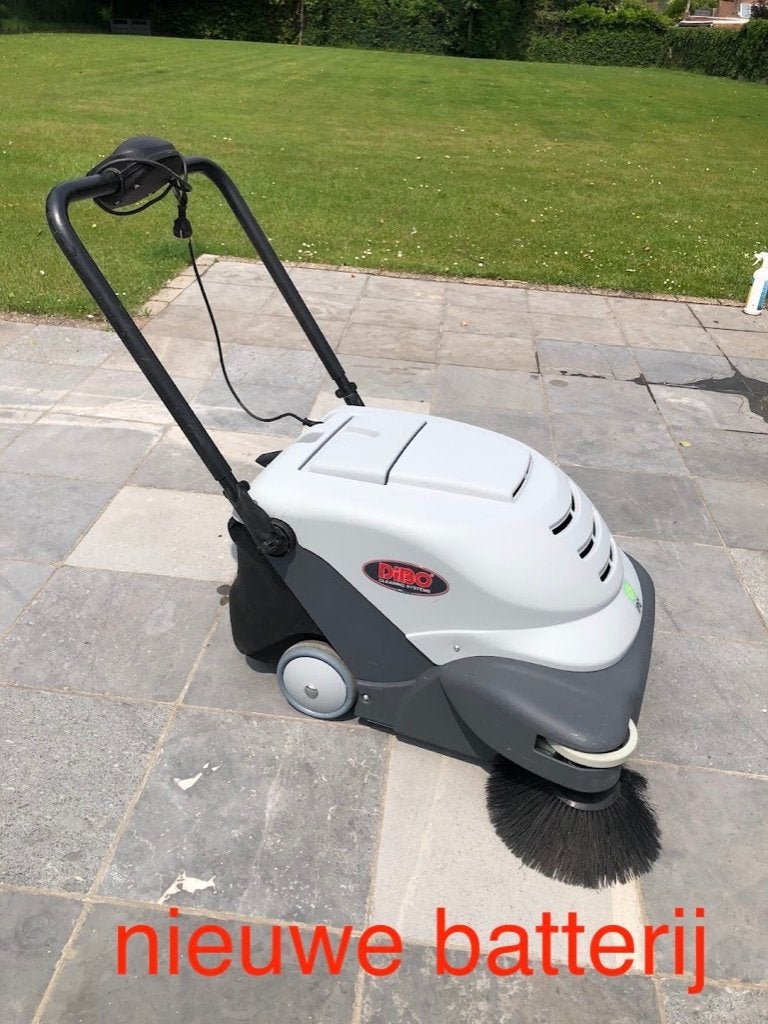 Professionele veegmachine Dibo, Tuin en Terras, Ophalen, Zo goed als nieuw