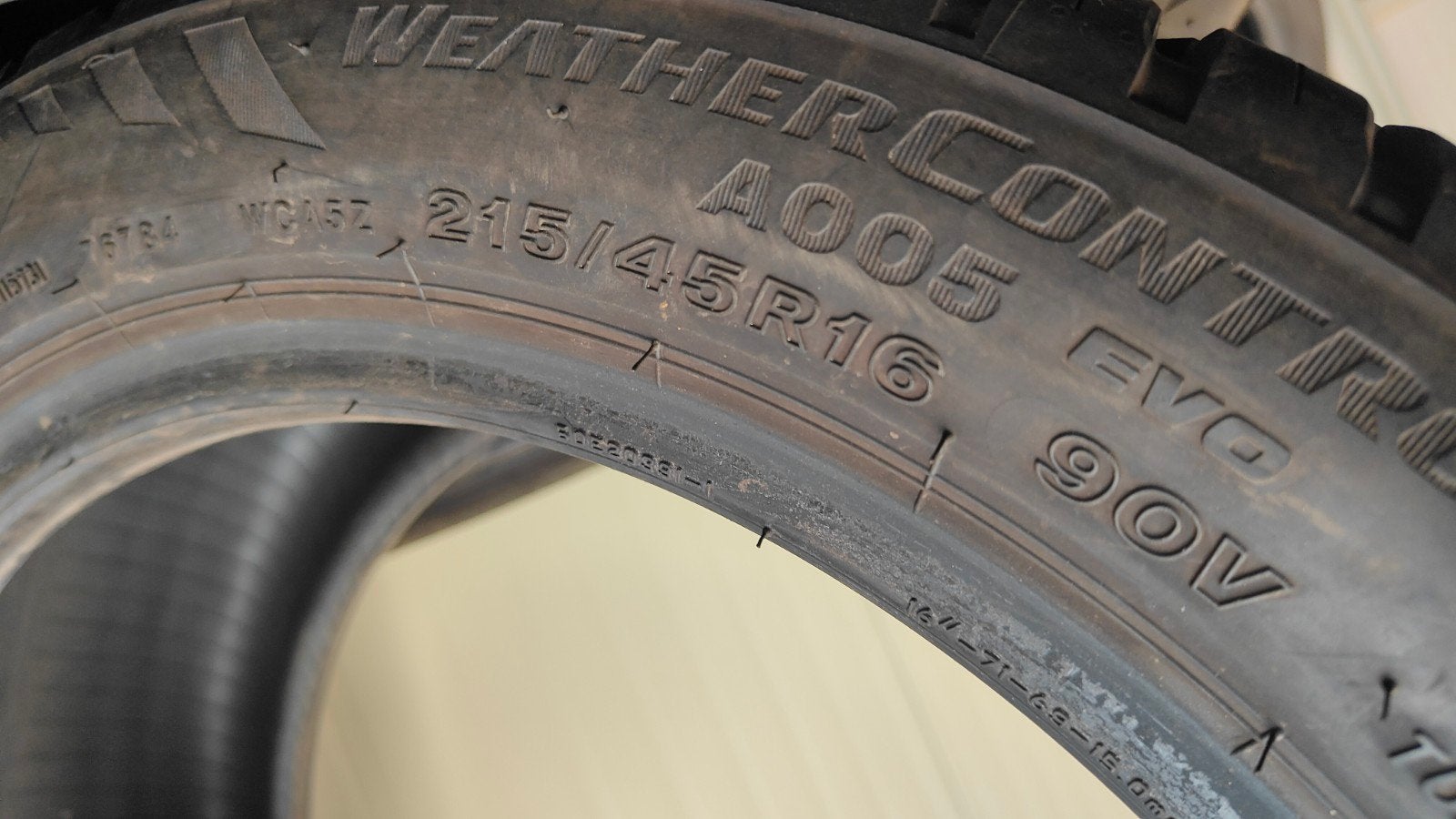 215/45r16 Bridgestone 40€ per stuk met montage, Ophalen
