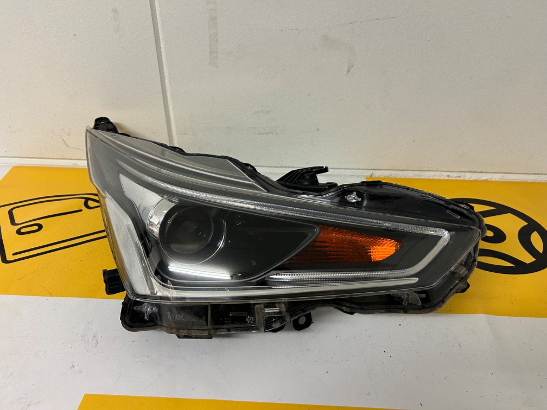 Toyota Aygo Facelift Rechts Koplamp 17-2023 origineel, Info@fabrikant.eu, Fabrikantstraat 1
1000 AA  Amsterdam, NL, Toyota, Fabrikant BV