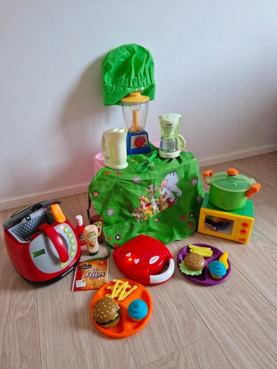 Leuk kookset (frituurketel,wafelijzer,microgolf,koffiezet, Ophalen, Zo goed als nieuw, Kunststof, Speelkeuken-accessoire