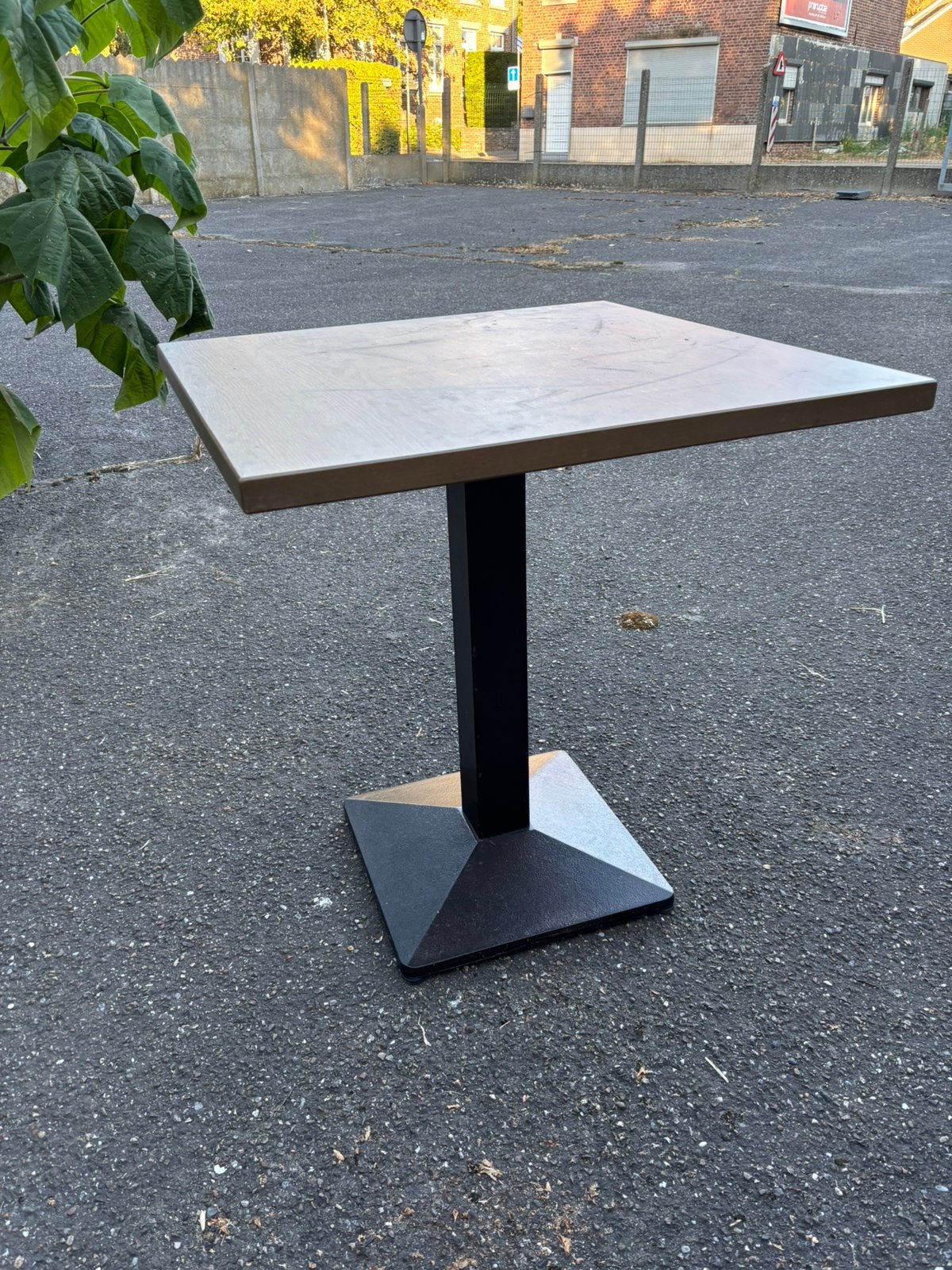 Table carrée en bois, Enlèvement, Comme neuf