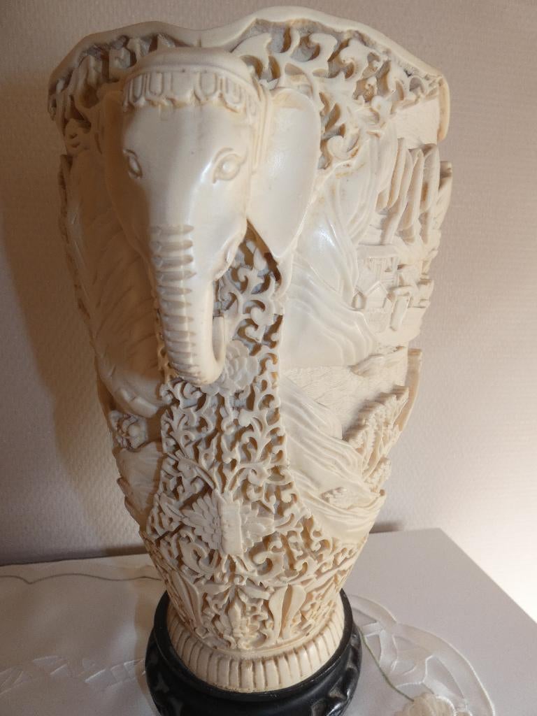 Gesculpteerde vaas, Antiek en Kunst, Ophalen of Verzenden